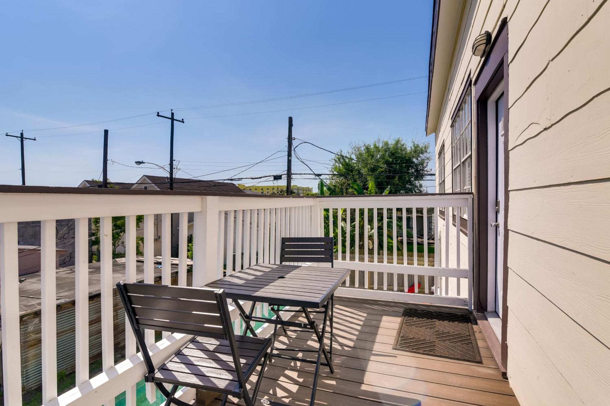 Beautiful Galveston Apt With Deck Less Than 3 Mi To Dtwn! المظهر الخارجي الصورة