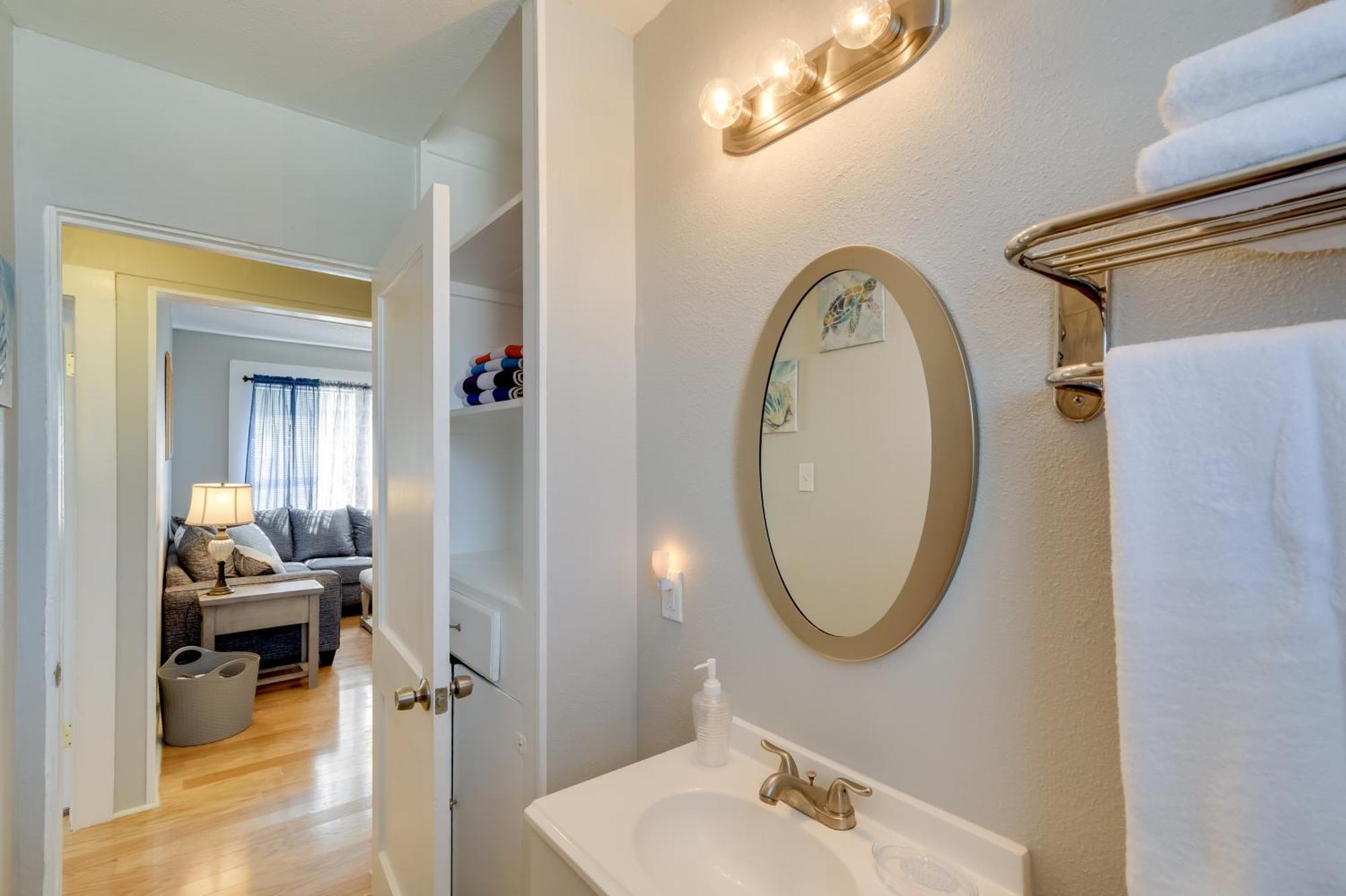 Beautiful Galveston Apt With Deck Less Than 3 Mi To Dtwn! المظهر الخارجي الصورة