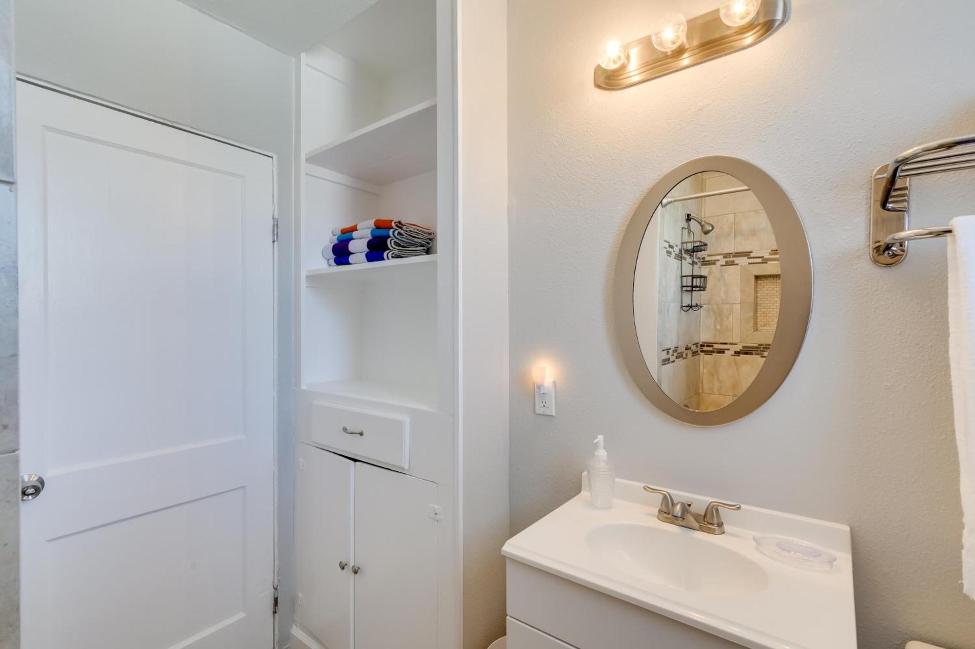 Beautiful Galveston Apt With Deck Less Than 3 Mi To Dtwn! المظهر الخارجي الصورة